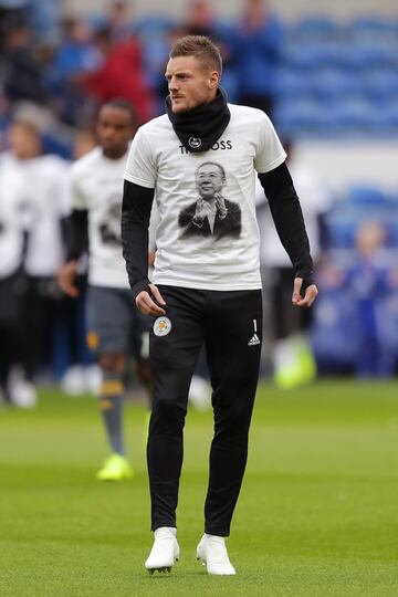 Vardy en el homenaje previo a Vichai Srivaddhanaprabhaal partido frente al Cardiff City.