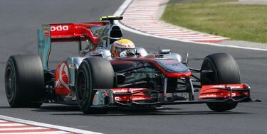 El sistema ideado por McLaren tenía un claro objetivo: soplar aire al ala trasera del coche para lograr mayor carga. Un apéndice en el morro del coche era el encargado de dirigir el flujo del aire a la chimenea para desde allí apuntar directamente al ala trasera. La toma de aire estaba canalizada de tal forma que el aire se escupía directamente sobre el alerón trasero, aprovechando la cubierta del motor prolongada, que está unida al alerón. Así, el flujo de aire no se separaba de ala, haciendo que el régimen sea laminar y generando más carga aerodinámica.