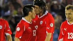 “Pendejo de mierda”: Medel y Ponce cuentan detalles imperdibles de su olvidada pelea en la Roja