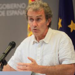 Fernando Simón pronostica cuándo "podrá ser factible" el fin de la mascarilla al aire libre