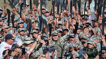 Venezuela's Interior Minister Diosdado Cabello holds a machete while leading the oath during a military drill with the Bolivarian Peasant Militia, amid rising tensions with the United States, in Carayaca, Venezuela, in this handout image obtained October 17, 2025. Venezuela's Interior and Justice Ministry/Handout via REUTERS ATTENTION EDITORS - THIS IMAGE HAS BEEN SUPPLIED BY A THIRD PARTY