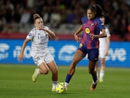 BARCELONA, SPAIN - NOVEMBER 15: (L-R) Irune Dorado of Real Madrid Women , Sydney Joy Schertenleib of FC Barcelona Women during the Primera División Femenina match between FC Barcelona Women v Real Madrid Women at the estadi olimpic lluis companys on November 15, 2025 in Barcelona Spain (Photo by David Ramirez/Soccrates/Getty Images)