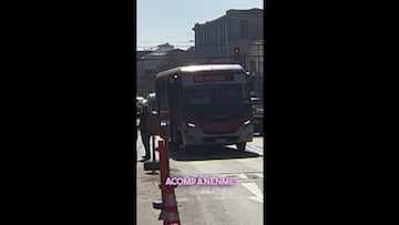 “Una montaña rusa”: un extranjero toma por primera vez una micro en Valparaíso y nadie describió mejor la sensación