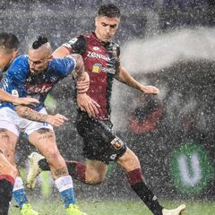 Con Ospina, Napoli vence a Genoa en medio de un diluvio