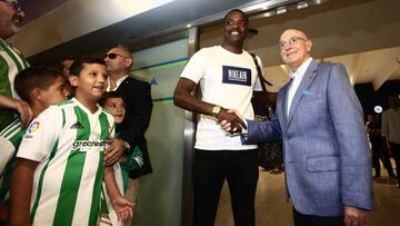 Carvalho, con Serra Ferrer a su llegada.