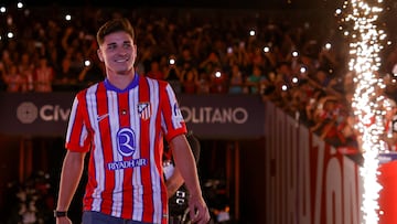 Julián Alvarez, fichaje rojiblanco de la temporada pasada, durante la `Noche de Bienvenida´del verano de 2024.