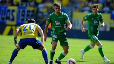 Mario García, del Racing, en Cádiz.