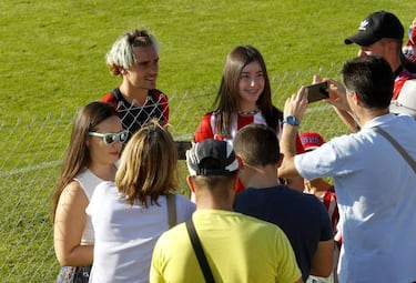 Griezmann turns up for training with blue-streaked hair