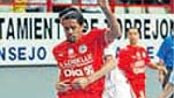 Betao abrazado por un rival