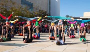 Acroyoga en las calles de Tel Aviv