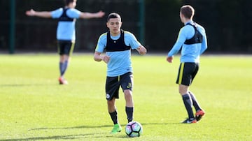 Poveda es hijo de padres colombiano, y a pesar de jugar con las selecciones juveniles de Inglaterra, ha manifestado que su sueño es vestir la camiseta de la Selección Colombia. 