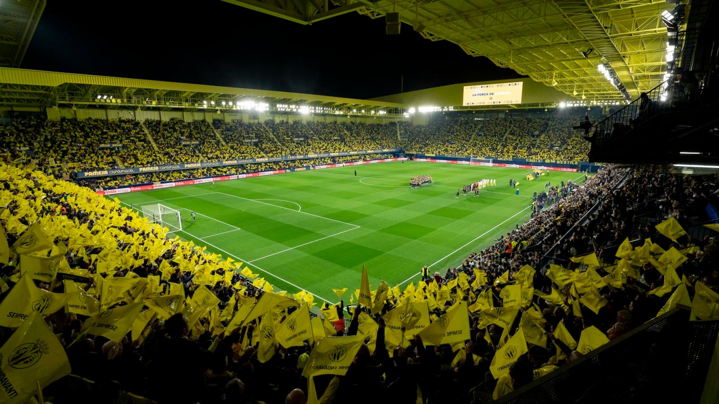 Jugadores calentando antes del partido Villarreal - Real Sociedad