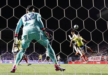 Jhon Jáder Durán y un golazo de chilena de Rafael Santos Borré le dieron la vuelta al marcador tras el primer tanto de Mitoma. Lorenzo mantiene su invicto con la Selección Colombia.