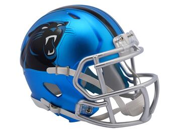 Casco alternativo de los Carolina Panthers.