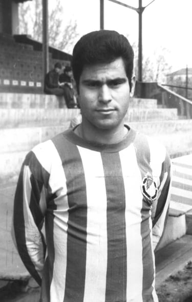 En 1964 ficha en segunda división por el Real Valladolid donde jugaría durante cuatro temporadas.