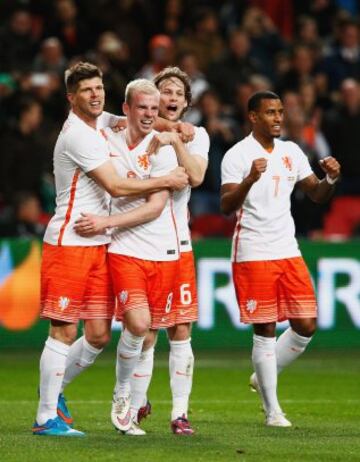 2-0. Klaassen celebró el segundo gol con sus compañeros.