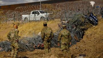 Texas desafía a Biden: Colocan más alambre de púas en la frontera