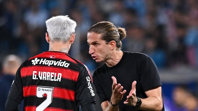 Filipe Luis acaricia la gloria