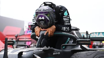 Hamilton tras ganar el séptimo título en Turquía.