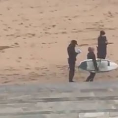 Multan a un surfista en Zarautz por surfear durante el estado de alarma