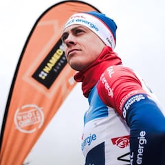 Grave caída de Terpstra que acaba en conmoción cerebral