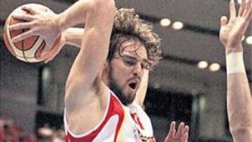 <b>PODERÍO. </b>Pau Gasol se mostró expeditivo en ambas zonas. Arranque muy positivo del pívot español.