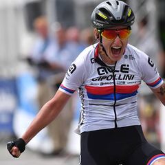 El Movistar femenino contrata a Guarischi y a Jelena Eric