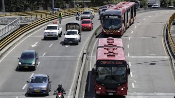 Pico y placa en Bogot&aacute; y Medell&iacute;n hoy, martes 16 de noviembre. Conozca los horarios y el funcionamiento de la restricci&oacute;n en las ciudades del pa&iacute;s.