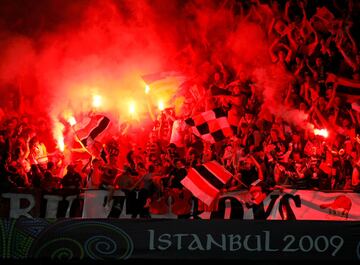 Los Ultras del Shakhtar Donetsk son nacionalistas ucranianos y sus grandes enemigos son  los ultras del Dinamo de Kiev.