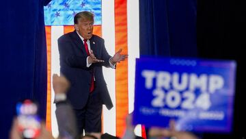 Republican presidential candidate and former U.S. President Donald Trump arrives for a rally ahead of the New Hampshire primary election in Manchester, New Hampshire, U.S. January 20, 2024. REUTERS/Kevin Lamarque     TPX IMAGES OF THE DAY