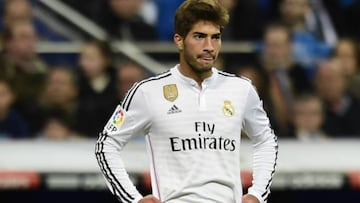 Real Madrid&#039;s Brazilian midfielder Lucas Silva looks on during the Spanish league football match Real Madrid CF vs RC Deportivo de la Coruna at the Santiago Bernabeu stadium in Madrid on February 14, 2015. Real MAdrid won 2-0.   AFP PHOTO/ JAVIER SOR