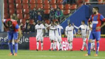 Los jugadores del Espanyol celebran el gol de Mamadou Sylla.