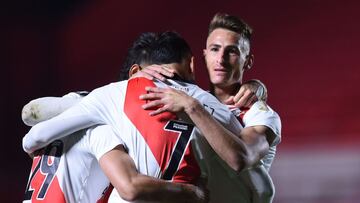 AME4252. BUENOS AIRES (ARGENTINA), 21/07/2021.- Jugadores de River Plate celebran un gol hoy, en un partido de la Copa Libertadores entre Argentinos Juniors y River Plate en el estadio Diego Armando Maradona en Buenos Aires (Argentina). EFE/Marcelo Endelli POOL