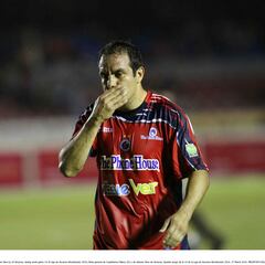 El día que un equipo mexicano quiso cobrar a rivales por llevar a su figura a sus estadios