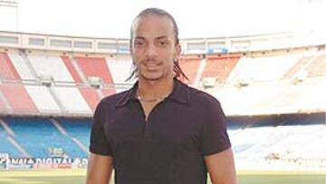 <b>EN EL CALDERÓN</b>. Luccin ya conoció ayer por dentro el estadio Vicente Calderón.