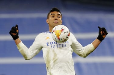 Clave en el Madrid triunfal en la Champions con tres títulos consecutivos, Casemiro llegó al Madrid el último día del mercado invernal de 2012. Llegaba en calidad de cedido por parte del Sao Paulo al Castilla con una opción de compra obligatoria. Su desempeño en el centro del campo hizo que el Madrid lo adquiriese en el verano de 2012. Desde entonces, siempre ha brillado en el conjunto blanco, aunque la campaña 2014-15 la jugase cedido en el Oporto. 