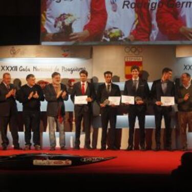 Tributo del pirag¨¹ismo a Cal y premios a Chourraut y el K4