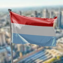 Luxemburgo está buscando trabajadores que hablen español con salarios que superan los 3.000 euros: estos son los requisitos