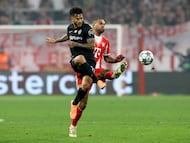 MUNICH, GERMANY - DECEMBER 09: Luis Suarez of Sporting Clube de Portugal battles for possession with Jonathan Tah of FC Bayern Munich during the UEFA Champions League 2025/26 League Phase MD6 match between FC Bayern München and Sporting Clube de Portugal at Football Arena Munich on December 09, 2025 in Munich, Germany. (Photo by Alexander Hassenstein/Getty Images)