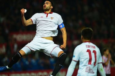 Sevilla tighten the title trio as Athletic fail again on the road