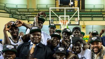Los jugadores de Sudán del Sur celebran su pase al Mundial de baloncesto 2023.