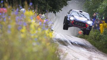 2017 FIA World Rally Championship
 Round 08, Rally Poland
 26 June - 02 July 2017
 Day 1
 Action
 Thierry Neuville, Nicolas Gilsoul, Hyundai i20 Coupe WRC
 
 Photographer: Helena El Mokni
 Worldwide copyright: Hyundai Motorsport GmbH