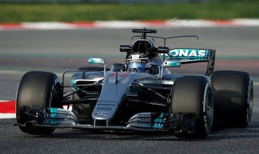 Mercedes and Ferrari enjoy productive first F1 testing session