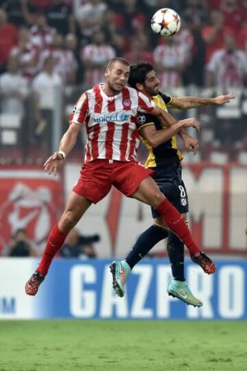 Pajtim Kasami y Raúl García.