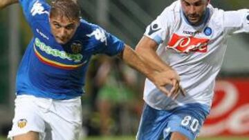 Un Valencia sin alma perdió ante Palermo y empató frente al Nápoles.