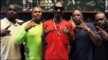 En una gira de la marca que patrocina a la selección mexicana, Snoop Dogg se puso la camiseta que el equipo tricolor usó en el Mundial de Brasil 2014. 