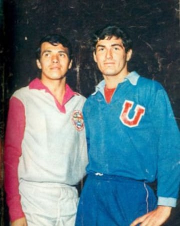 El&iacute;as Figueroa, jugando por un equipo Resto del Mundo, y Alberto Quintano.