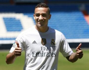 El lateral derecho brasileño Danilo Luiz Da Silva durante su presentación hoy como nuevo jugador del Real Madrid, en el estadio Santiago Bernabeu. 