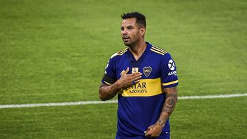 Edwin Cardona of Boca Juniors celebrates scoring his side&#039;s opening goal against Newell&#039;s Old Boys as he points an image of Diego Maradona on his T-shirt during a local tournament match at Alberto J. Armando stadium in Buenos Aires, Argentina, S