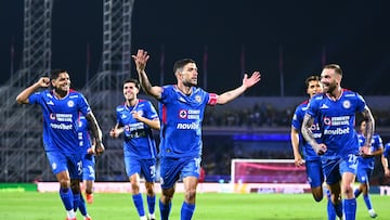 Jose Rivero celebrates his goal 2-1 of Cruz Azul during the 13th round match between Cruz Azul and America as part of the Liga BBVA MX, Torneo Apertura 2025 at Olimpico Universitario Stadium, on October 18, 2025 in Mexico City, Mexico.